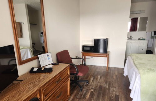 Max Meadows Hotel | Fox Mountain Inn