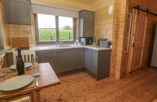 North Bitchburn Cottage | FOXES DEN, pet friendly, with hot tub in Staindrop