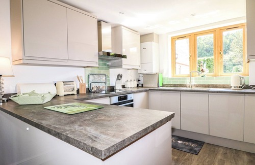 New Forest District Cottage | FOXES EARTH, pet friendly, with a garden in Nomansland