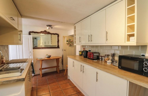 Llansantffraed Cottage | FOXGLOVE COTTAGE, pet friendly, character holiday cottage in Llanon