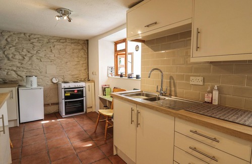 Llansantffraed Cottage | FOXGLOVE COTTAGE, pet friendly, character holiday cottage in Llanon