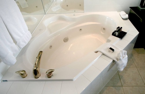 Drayton Valley Hotel | Foxwood Inn & Suites