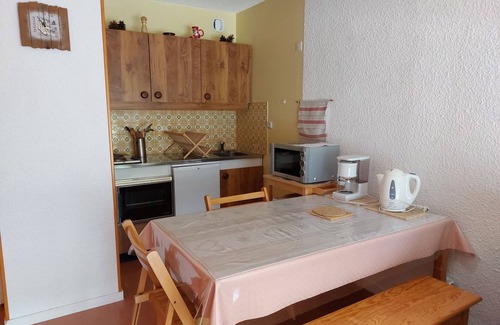Autrans-Meaudre-en-Vercors Apartment | Charming 4-Person Apartment in Autrans with Balcony – Close to Village Center and Ski Trails
