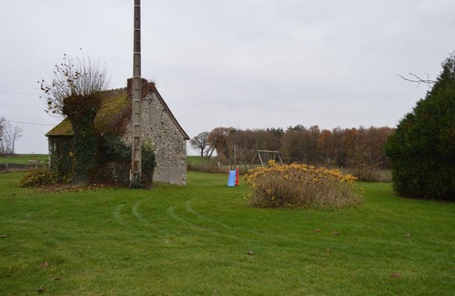 Sauzelles Cottage | Charming Cottage Near Fontgombault Abbey, with Garden & Close to Brenne Regional Park