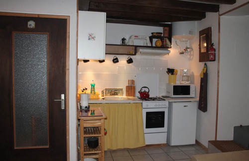 Escueillens-et-Saint-Just-de-Belengard Cottage | Cosy gîte based in the heart of a rural village, 25 mins from Carcassonne