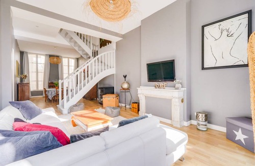 Bordeaux Golden Triangle Apartment | 125 m² Apartment ∙ 3 bedrooms ∙ 6 guests