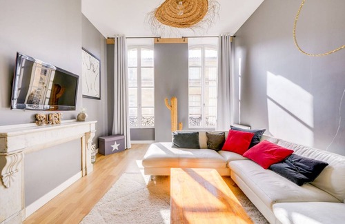 Bordeaux Golden Triangle Apartment | 125 m² Apartment ∙ 3 bedrooms ∙ 6 guests