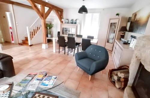 La Chapelle-Saint-Martin-en-Plaine House | 174 m² House ∙ 4 bedrooms ∙ 9 guests