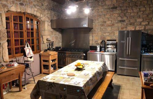 Saint-Apollinaire-de-Rias House | 300 m² House ∙ 6 bedrooms ∙ 15 guests
