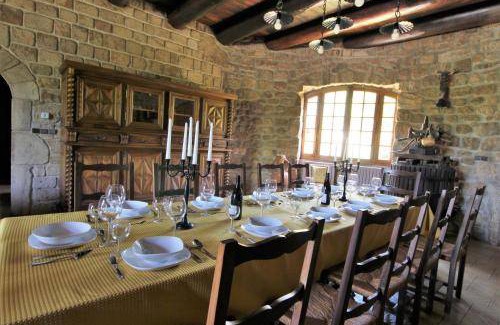 Saint-Apollinaire-de-Rias House | 300 m² House ∙ 6 bedrooms ∙ 15 guests