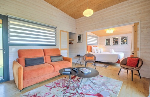 Saint-Felix-de-Reillac-et-Mortemart Bed & Breakfast | Inn 'Lodge Dune' with Private Terrace, Wi-Fi and Air Conditioning