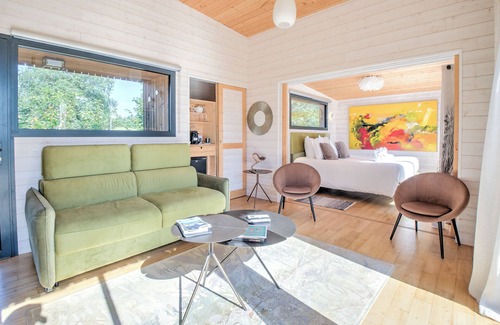Saint-Felix-de-Reillac-et-Mortemart Bed & Breakfast | Inn 'Lodge Bruyère' with Private Pool, Wi-Fi and Air Conditioning