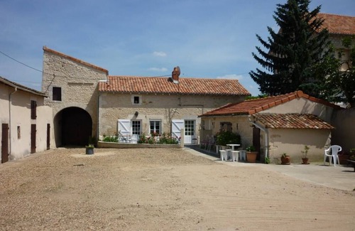Saint-Georges-les-Baillargeaux House | Le Gîte du Porche - Saint-georges-les-baillargeaux