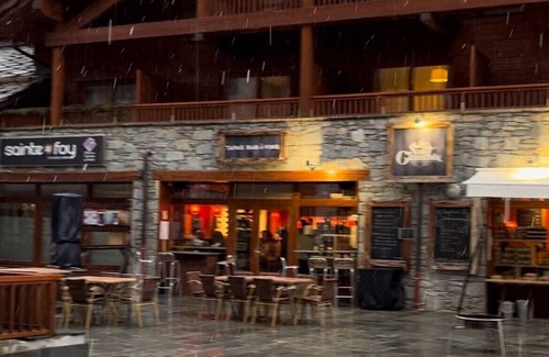 Sainte-Foy-Tarentaise Apartment | Flat located at the foot of the slopes with heated pool, sauna and hammam