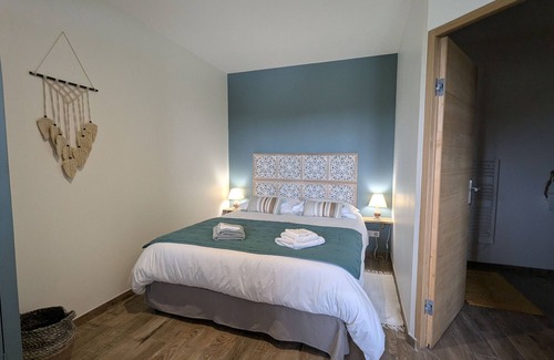 Faverolles Bed & Breakfast | Cozy room with en-suite, access to heated pool and unlimited Wi-Fi