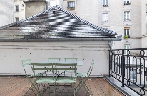 Arsenal Apartment | François de Sales, 2BR/2BA, 6 people