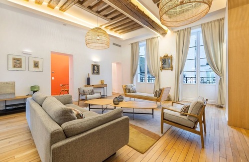 Arsenal Apartment | François de Sales, 2BR/2BA, 6 people