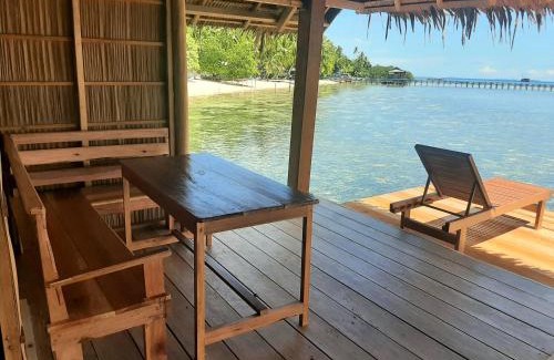 Mansuar Island House | Frances Homestay - Raja Ampat