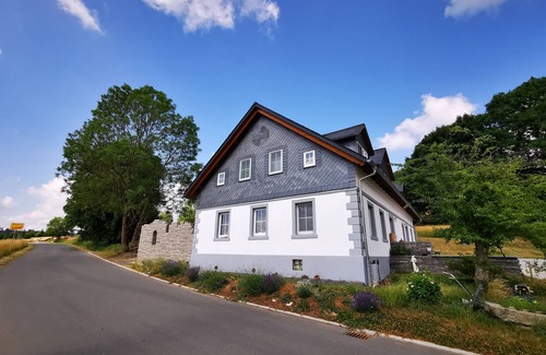 Presseck Apartment | Franconian forest farmhouse, modern apartment, own access, fully equipped!