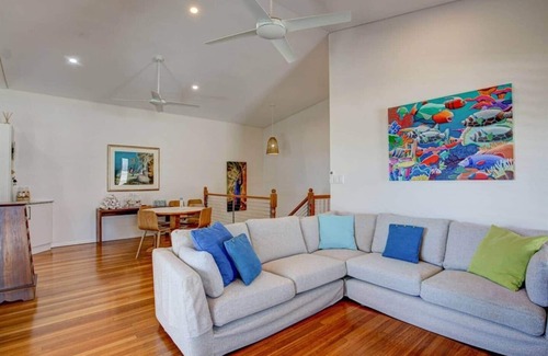 Wongaling Beach House | Frangipani Place - Beachfront
