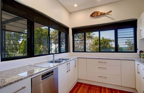 Wongaling Beach House | Frangipani Place - Beachfront