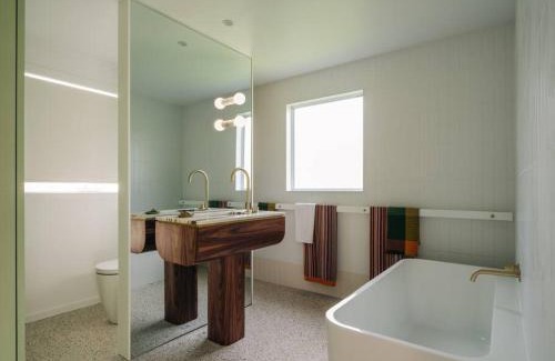 Bicheno House | Frankie Beach House
