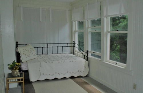 Saranac Lake Bed & Breakfast | Franklin Manor - King Suite with EnSuite Bathroom and Private Porch