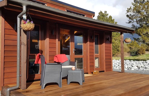 Franz Josef Glacier Apartment | Franz Josef Accommodation - Cosy Cabin in the Paddock