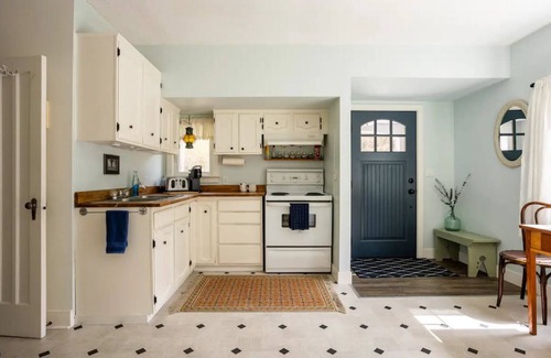 Hope Cottage | Fraser River Waterfront Cottage in Hope BC