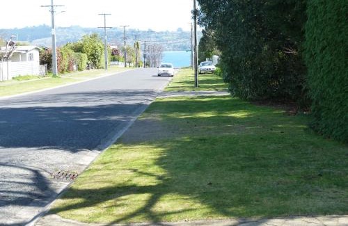 Two Mile Bay Bed & Breakfast | Fred&Donz Bed and Breakfast