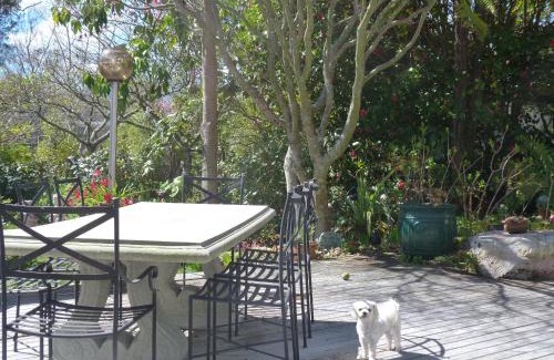 Two Mile Bay Bed & Breakfast | Fred&Donz Bed and Breakfast