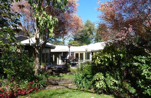 Two Mile Bay Bed & Breakfast | Fred&Donz Bed and Breakfast