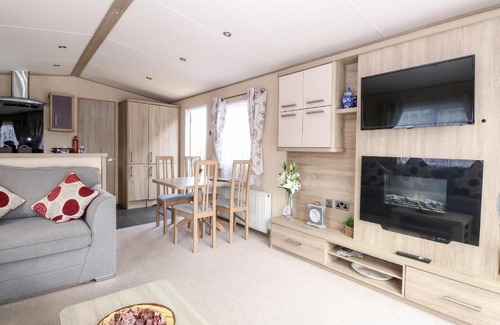 Hopton House | Freddy's Lodge, Foxburrow Hang