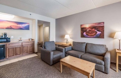 Palm Valley Hotel | FREE Breakfast at Red Lion Inn & Suites Goodyear Phoenix! Near Goodyear Ballpark
