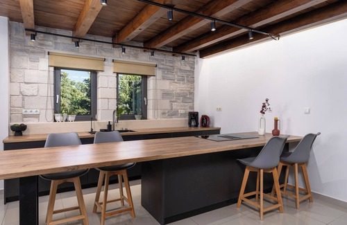 Atsipópoulon Villa | Free Breakfast at villa with Outdoor & Indoor Pool, Hot Tub, Home Cinema