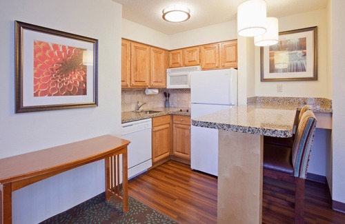 Maple Grove Condo | Free Breakfast. Gym. Great for Business Travelers!