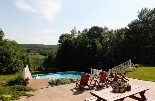 McKean Bed & Breakfast | FREE breakfast included at our secluded estate close to town! Room #2
