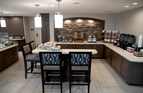 Auburn Hills Apartment | Free Breakfast. Indoor Pool + Gym. Near Great Lakes Crossing Outlets.