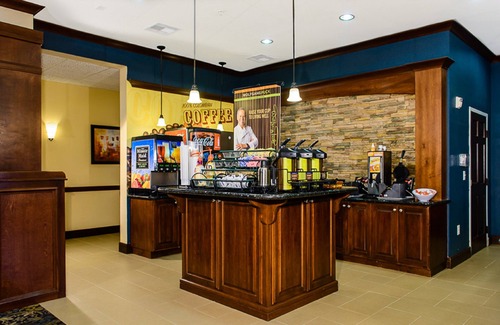 Webster Apartment | Free Breakfast + Outdoor Pool + Hot Tub | Modern Suite