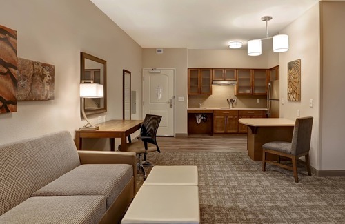 Overland Park Condo | Free Breakfast. Pool. Shared BBQ. Gym.