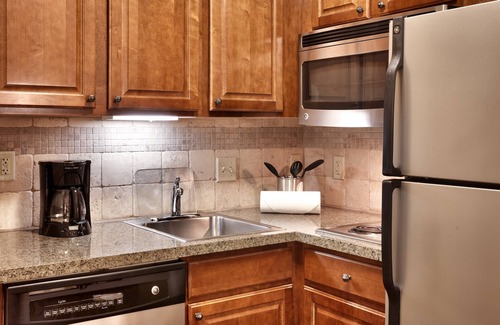 Omaha Apartment | Free Breakfast. Pool. Gym. Great Location! Near the Children’s Hospital