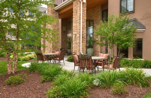 Omaha Apartment | Free Breakfast. Pool. Gym. Great Location! Near the Children’s Hospital