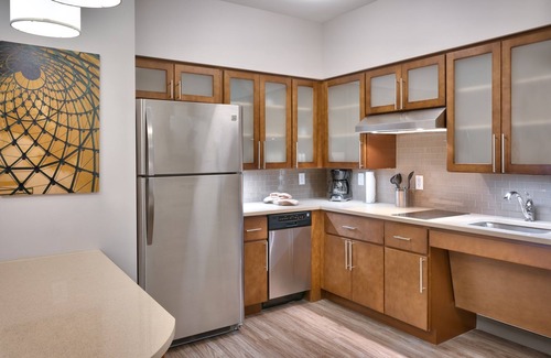 Lehi Condo | Free Breakfast. Pool & Hot Tub. Gym. Near Traverse Mountain Shopping Center!