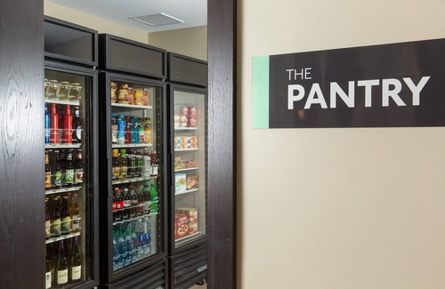 Corona Apartment | Free Breakfast. Pool & Hot Tub. Gym. Great for Business Travelers!