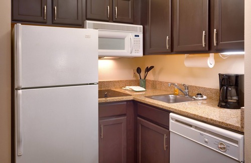 Peoria Apartment | Free Breakfast. Pool & Hot Tub. Near St. Francis Medical Center! Great for Business Travelers!