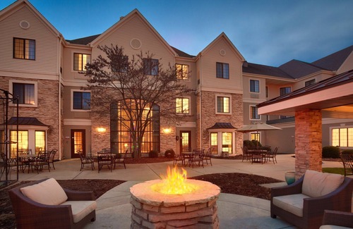 Peoria Apartment | Free Breakfast. Pool & Hot Tub. Close to St. Francis Medical Center!
