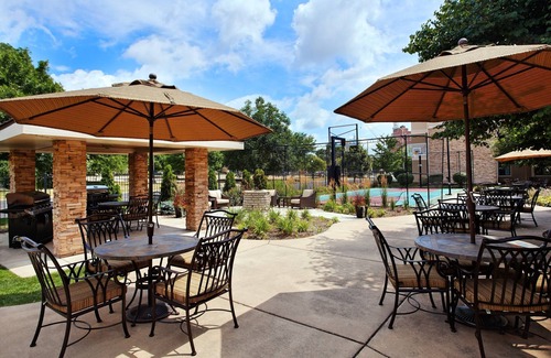 Peoria Apartment | Free Breakfast. Pool & Hot Tub. Close to St. Francis Medical Center!