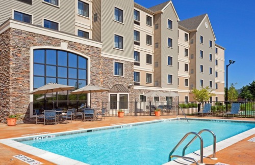 Concordville Condo | Free Breakfast. Seasonal Outdoor Pool. Gym. Near Longwood Gardens! Your Next Trip!