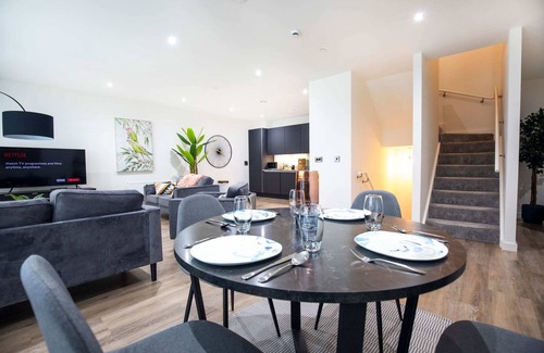 Manchester City Centre House | Free Parking Luxury Townhouse by City SuperHost