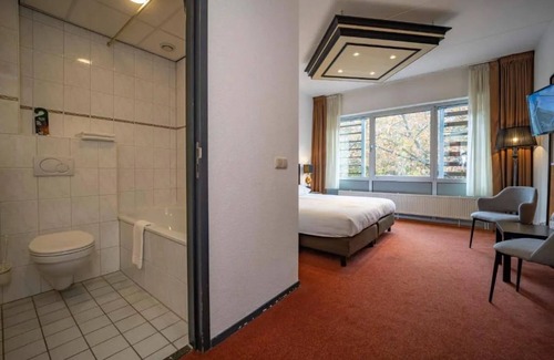 Apeldoorn Hotel | Free Parking and Scenic Bike Routes Near Apenheul Primate Park in Apeldoorn